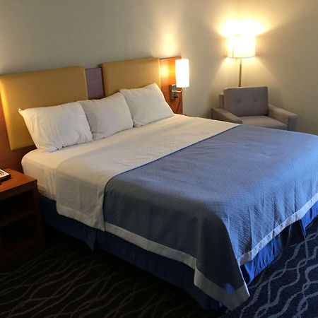 Days Inn & Suites By Wyndham Cincinnati North Springdale Exterior foto
