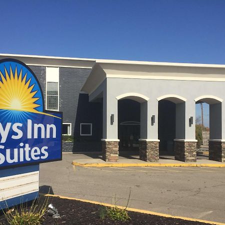 Days Inn & Suites By Wyndham Cincinnati North Springdale Exterior foto