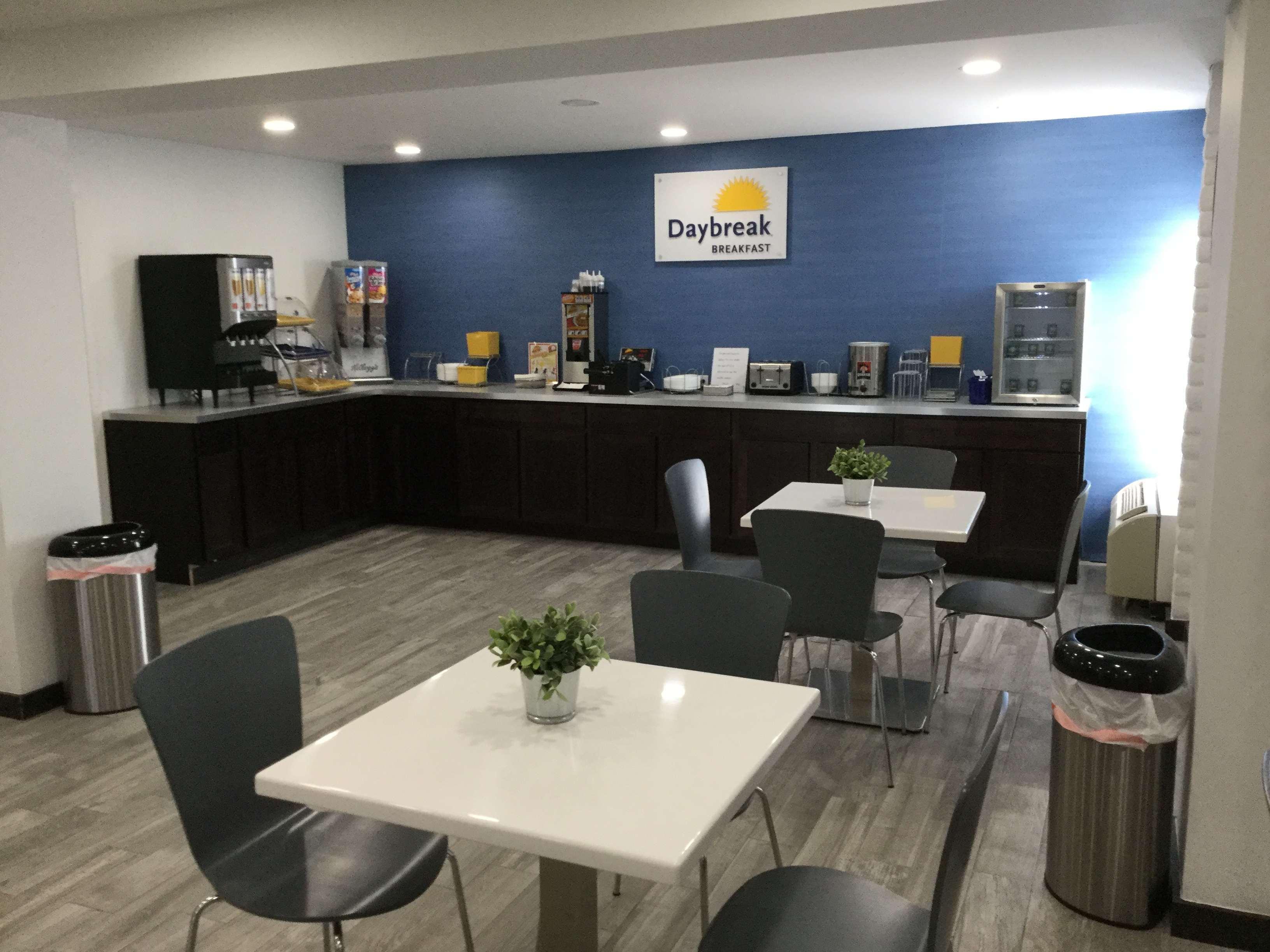 Days Inn & Suites By Wyndham Cincinnati North Springdale Exterior foto