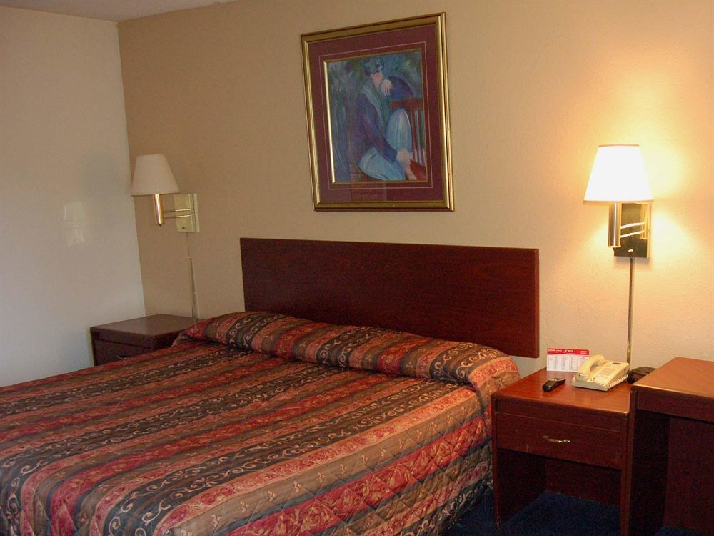 Days Inn & Suites By Wyndham Cincinnati North Springdale Exterior foto