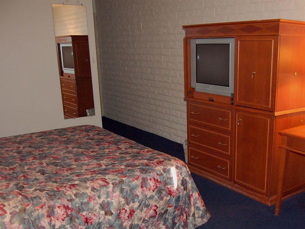 Days Inn & Suites By Wyndham Cincinnati North Springdale Exterior foto