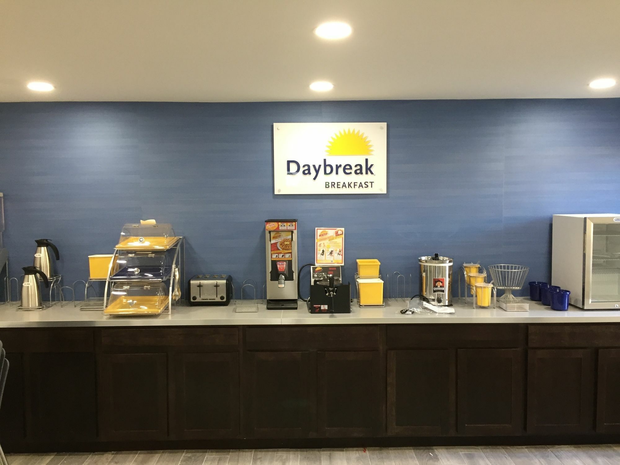 Days Inn & Suites By Wyndham Cincinnati North Springdale Exterior foto