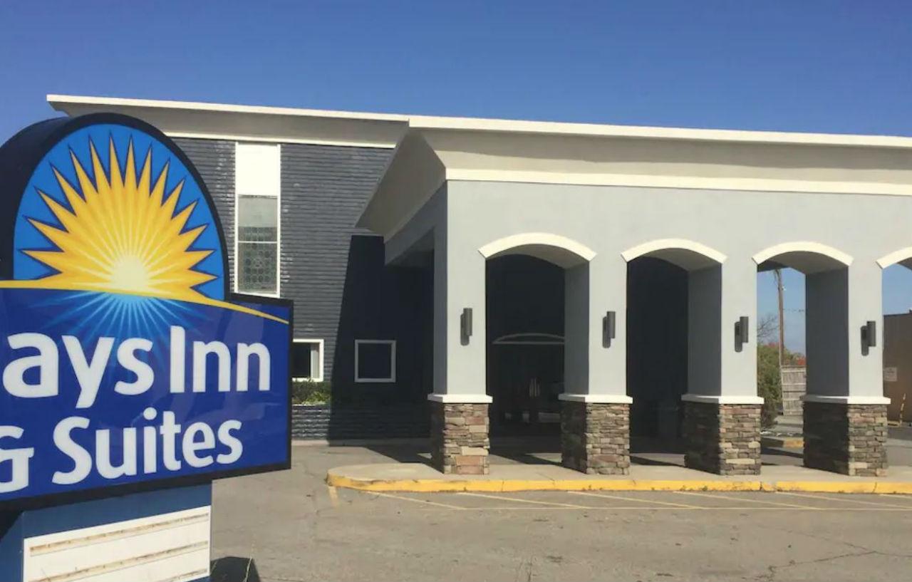 Days Inn & Suites By Wyndham Cincinnati North Springdale Exterior foto